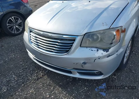 2012 Chrysler Town & Country Touring z USA, uszkodzony, nr VIN 2C4RC1BG1CR374965